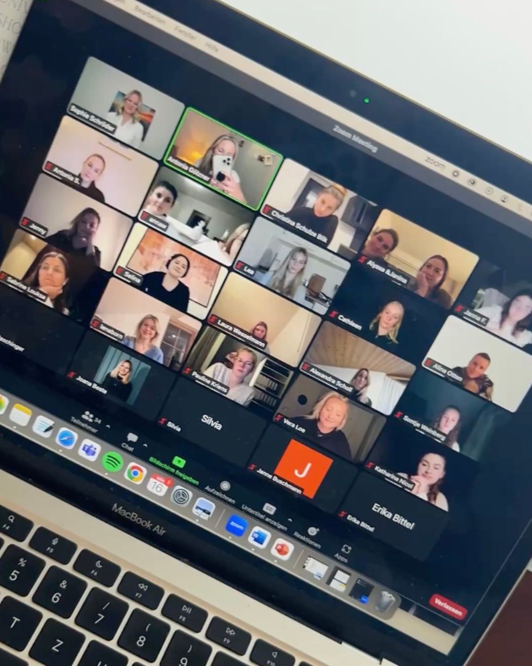A video workshop with many participants